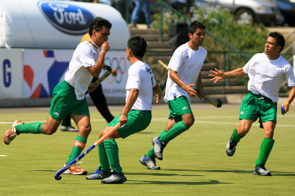 Canada vs. Mexico - Picture Fernando Fern�ndez